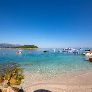 https://hotel-new-crystal.albaniahotels.org